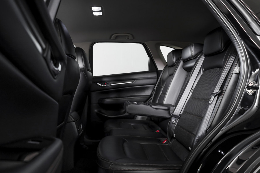Mazda CX-5 2.0 SkyActiv-G 165 Luxury | Black Edition | Bose Audio | Adapt.Cruise | Stuur+Stoelverw+Vent | 360 Camera | HUD | NAV+App.Connect | ECC | LM 19"| Afn. Trekhaak |