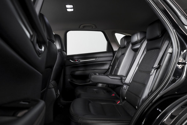 Mazda CX-5 2.0 SkyActiv-G 165 Luxury | Black Edition | Bose Audio | Adapt.Cruise | Stuur+Stoelverw+Vent | 360 Camera | HUD | NAV+App.Connect | ECC | LM 19"| Afn. Trekhaak |