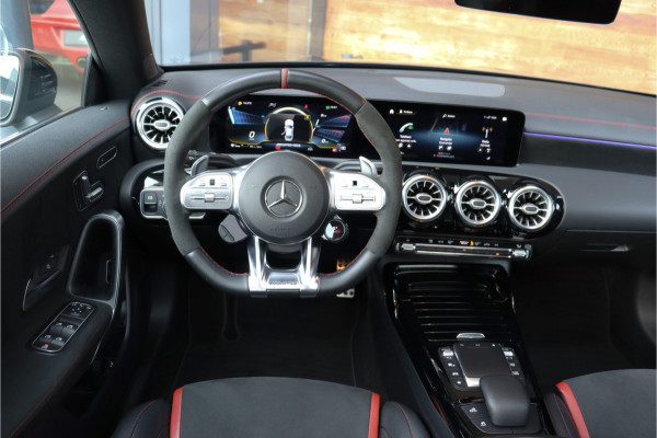 Mercedes-Benz CLA-Klasse AMG 35 4MATIC Premium Plus **Schaalstoelen/Sfeerverlichting/360/Pano**