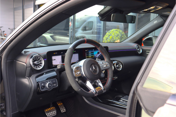 Mercedes-Benz CLA-Klasse AMG 35 4MATIC Premium Plus **Schaalstoelen/Sfeerverlichting/360/Pano**
