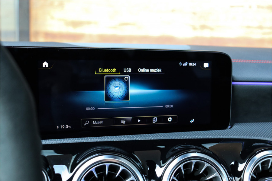 Mercedes-Benz CLA-Klasse AMG 35 4MATIC Premium Plus **Schaalstoelen/Sfeerverlichting/360/Pano**