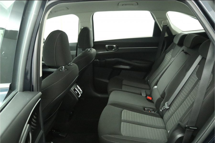 Kia Sorento 1.6 T-GDI Hybrid 2WD DynamicLine 7p. Automaat - Climate Control - LED Koplampen - Stoel/Stuurverwarming - Navigatie - Fabrieksgarantie Tot 2030
