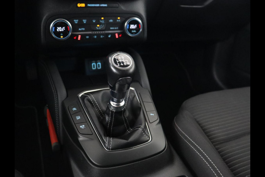 Ford Focus 1.0 EcoBoost Hybrid Titanium X | Stoel & stuurverwarming | Camera | Trekhaak | Carplay | Digital Cockpit | Full LED | Keyless