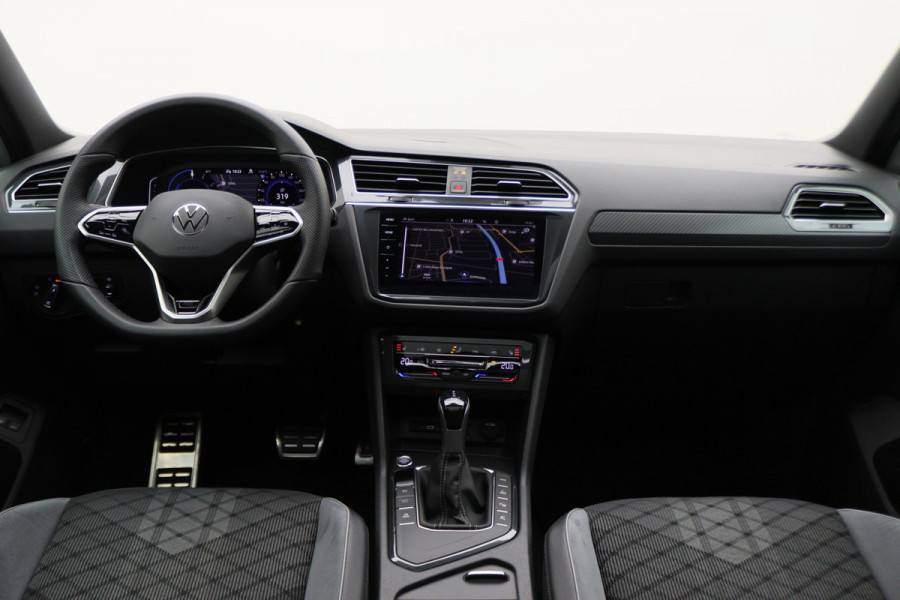 Volkswagen Tiguan 1.4 TSI eHybrid R-Line Business+ Panoramadak, 360° Camera, Head-Up, ACC, Keyless, Trekhaak, 20"