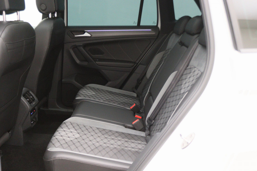 Volkswagen Tiguan 1.4 TSI eHybrid R-Line Business+ Panoramadak, 360° Camera, Head-Up, ACC, Keyless, Trekhaak, 20"