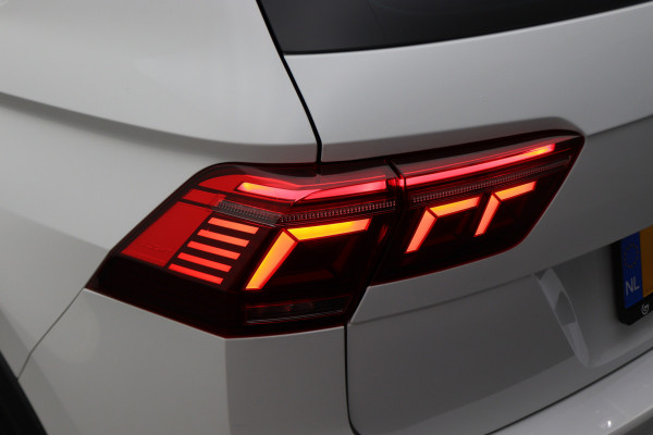 Volkswagen Tiguan 1.4 TSI eHybrid R-Line Business+ Panoramadak, 360° Camera, Head-Up, ACC, Keyless, Trekhaak, 20"