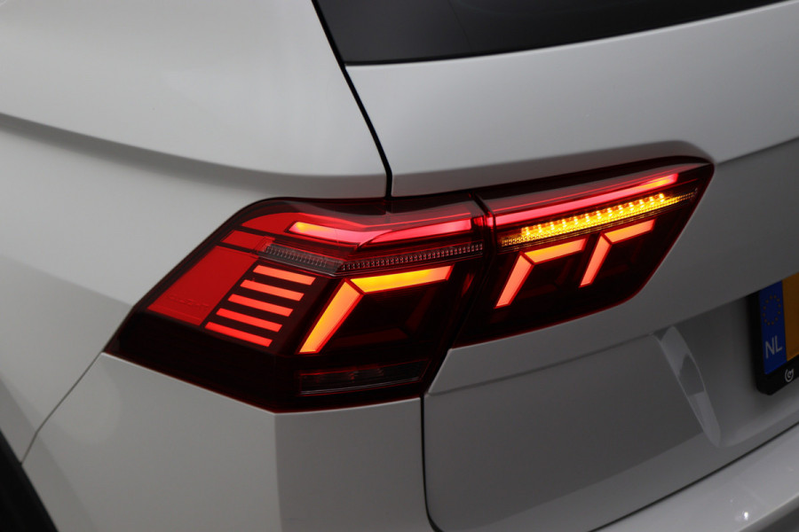 Volkswagen Tiguan 1.4 TSI eHybrid R-Line Business+ Panoramadak, 360° Camera, Head-Up, ACC, Keyless, Trekhaak, 20"