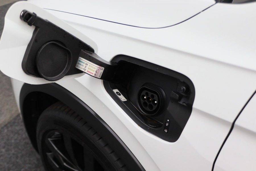 Volkswagen Tiguan 1.4 TSI eHybrid R-Line Business+ Panoramadak, 360° Camera, Head-Up, ACC, Keyless, Trekhaak, 20"