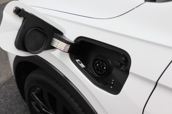 Volkswagen Tiguan 1.4 TSI eHybrid R-Line Business+ Panoramadak, 360° Camera, Head-Up, ACC, Keyless, Trekhaak, 20"