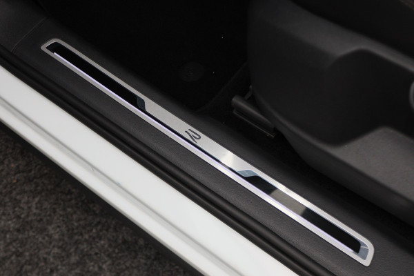 Volkswagen Tiguan 1.4 TSI eHybrid R-Line Business+ Panoramadak, 360° Camera, Head-Up, ACC, Keyless, Trekhaak, 20"