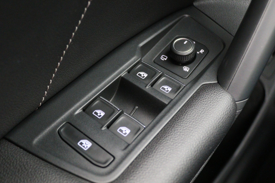 Volkswagen Tiguan 1.4 TSI eHybrid R-Line Business+ Panoramadak, 360° Camera, Head-Up, ACC, Keyless, Trekhaak, 20"