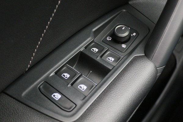 Volkswagen Tiguan 1.4 TSI eHybrid R-Line Business+ Panoramadak, 360° Camera, Head-Up, ACC, Keyless, Trekhaak, 20"
