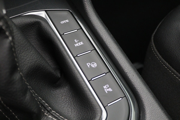 Volkswagen Tiguan 1.4 TSI eHybrid R-Line Business+ Panoramadak, 360° Camera, Head-Up, ACC, Keyless, Trekhaak, 20"