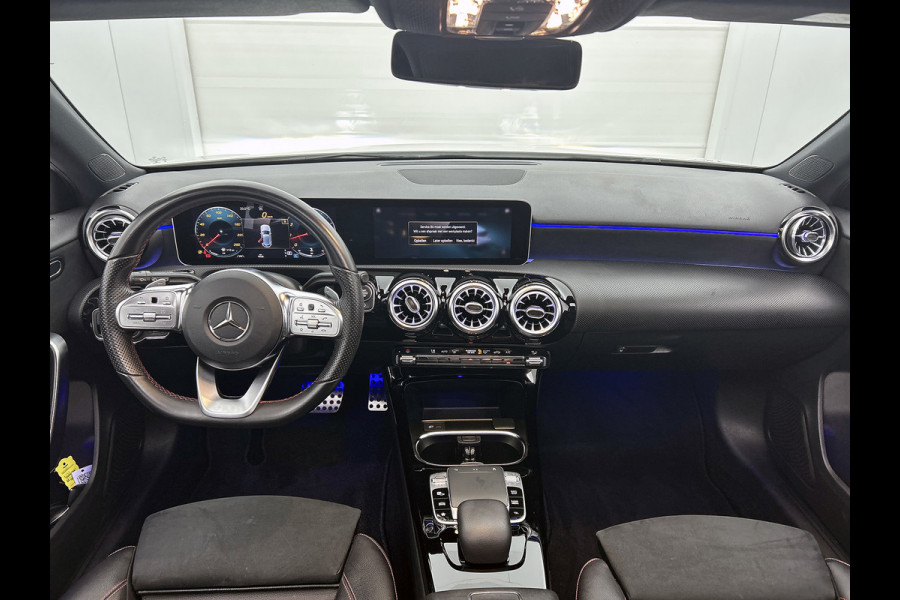 Mercedes-Benz A-Klasse 220 Premium Plus AMG-Line(Goed OnderH, Panorama, SfeerV, Elektrische Stoelen, StoelV, Camera, Navi, Etc)