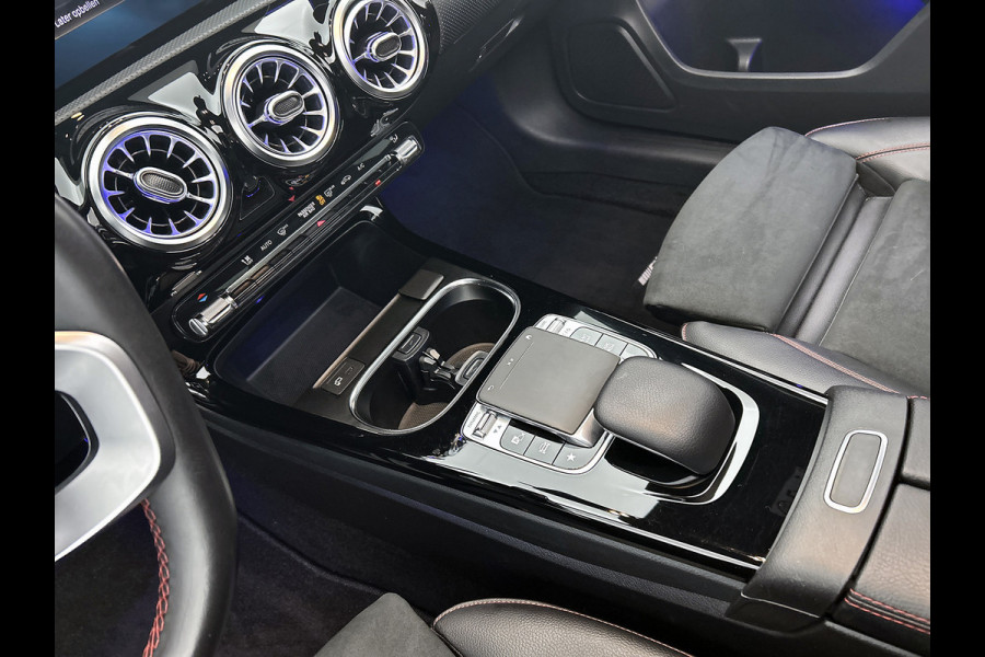 Mercedes-Benz A-Klasse 220 Premium Plus AMG-Line(Goed OnderH, Panorama, SfeerV, Elektrische Stoelen, StoelV, Camera, Navi, Etc)