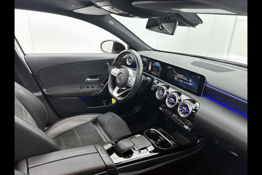 Mercedes-Benz A-Klasse 220 Premium Plus AMG-Line(Goed OnderH, Panorama, SfeerV, Elektrische Stoelen, StoelV, Camera, Navi, Etc)