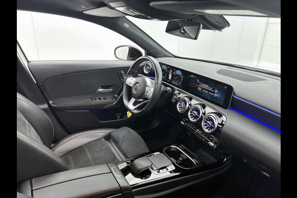 Mercedes-Benz A-Klasse 220 Premium Plus AMG-Line(Goed OnderH, Panorama, SfeerV, Elektrische Stoelen, StoelV, Camera, Navi, Etc)
