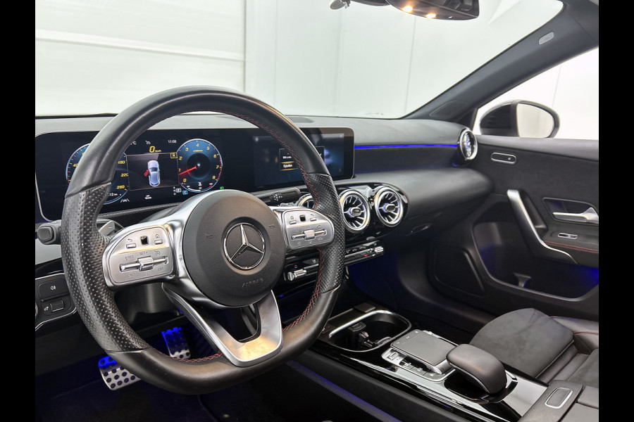 Mercedes-Benz A-Klasse 220 Premium Plus AMG-Line(Goed OnderH, Panorama, SfeerV, Elektrische Stoelen, StoelV, Camera, Navi, Etc)