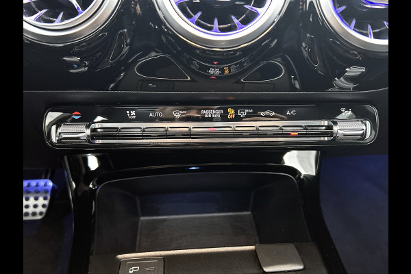 Mercedes-Benz A-Klasse 220 Premium Plus AMG-Line(Goed OnderH, Panorama, SfeerV, Elektrische Stoelen, StoelV, Camera, Navi, Etc)