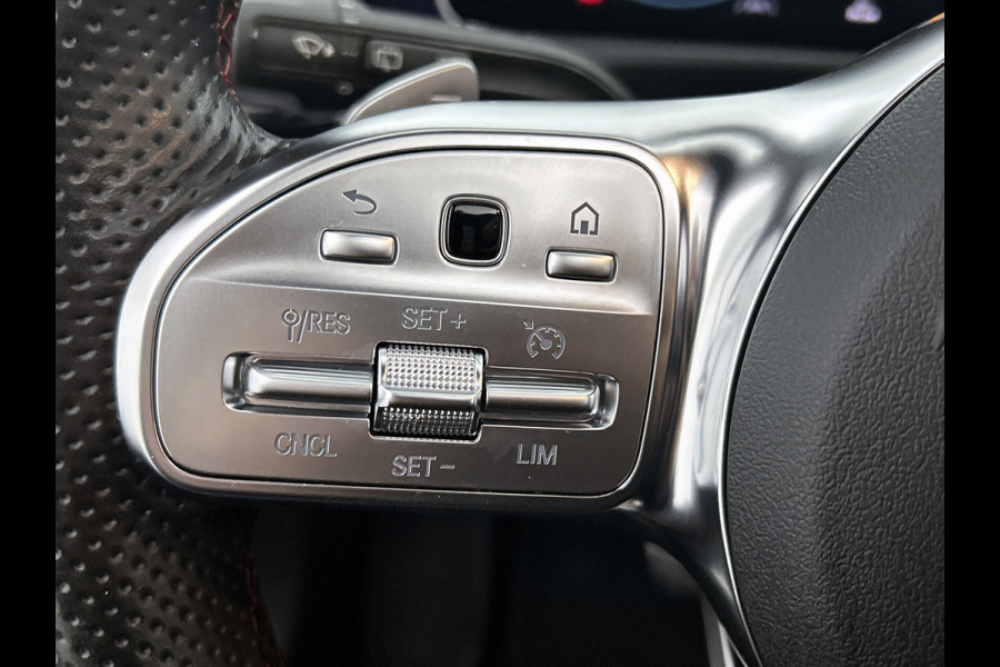 Mercedes-Benz A-Klasse 220 Premium Plus AMG-Line(Goed OnderH, Panorama, SfeerV, Elektrische Stoelen, StoelV, Camera, Navi, Etc)