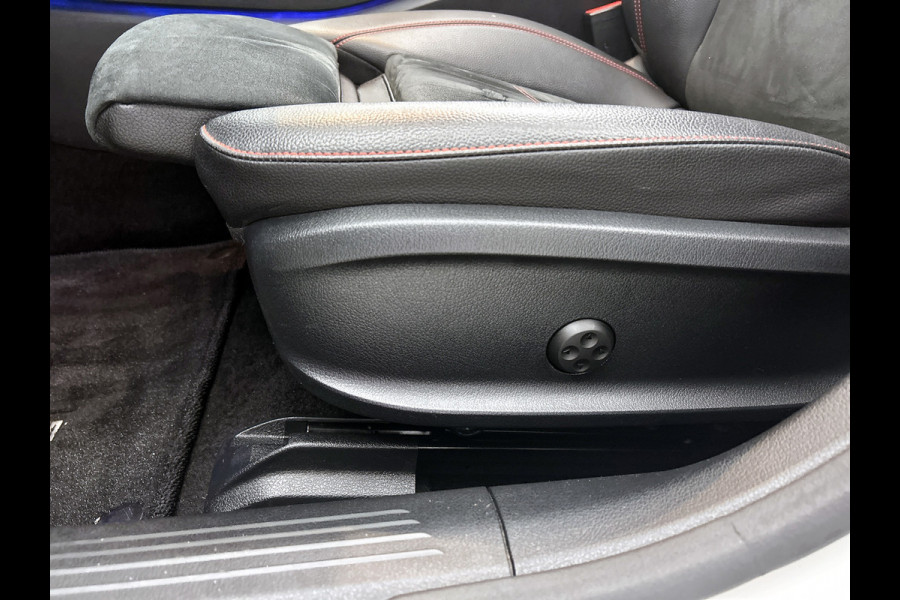 Mercedes-Benz A-Klasse 220 Premium Plus AMG-Line(Goed OnderH, Panorama, SfeerV, Elektrische Stoelen, StoelV, Camera, Navi, Etc)