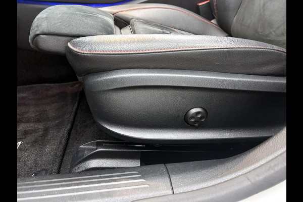 Mercedes-Benz A-Klasse 220 Premium Plus AMG-Line(Goed OnderH, Panorama, SfeerV, Elektrische Stoelen, StoelV, Camera, Navi, Etc)