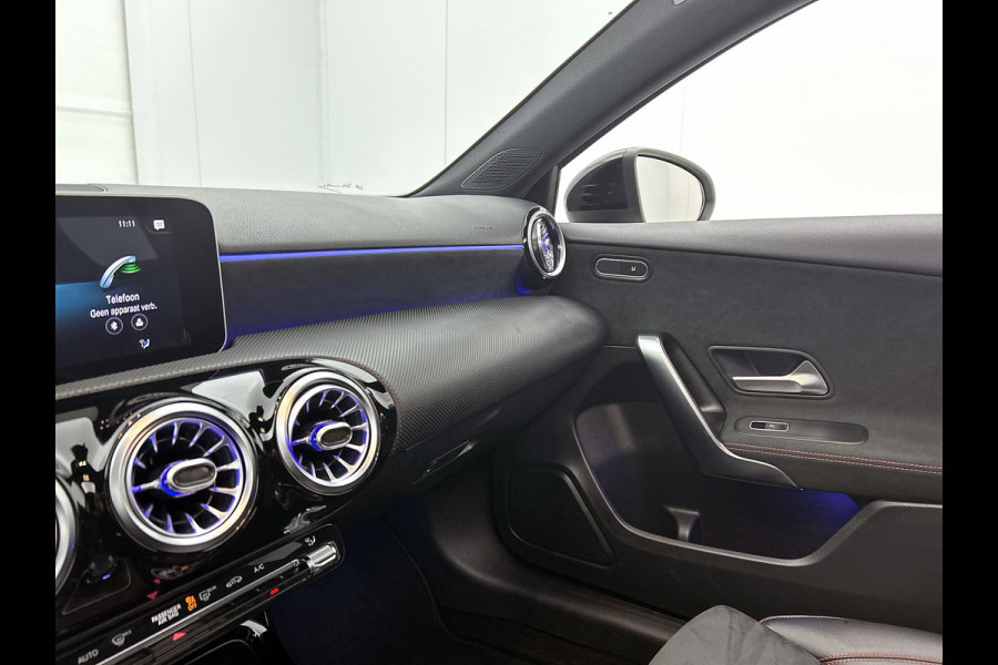Mercedes-Benz A-Klasse 220 Premium Plus AMG-Line(Goed OnderH, Panorama, SfeerV, Elektrische Stoelen, StoelV, Camera, Navi, Etc)
