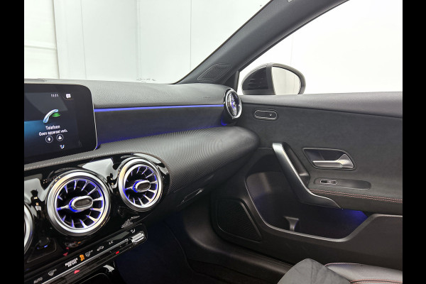Mercedes-Benz A-Klasse 220 Premium Plus AMG-Line(Goed OnderH, Panorama, SfeerV, Elektrische Stoelen, StoelV, Camera, Navi, Etc)