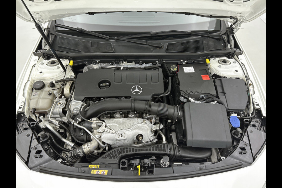 Mercedes-Benz A-Klasse 220 Premium Plus AMG-Line(Goed OnderH, Panorama, SfeerV, Elektrische Stoelen, StoelV, Camera, Navi, Etc)