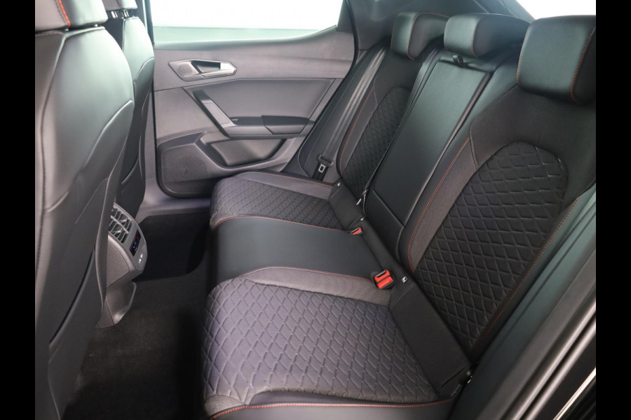 Seat Leon 1.5 TSI 204pk e-Hybrid FR Business | Black Pack | Trekhaak | Led Matrix Seat Leon 1.5 TSI 204pk e-Hybrid FR Business | Black Pack | Trekhaak | Led Matrix