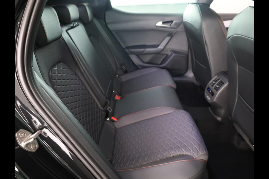 Seat Leon 1.5 TSI 204pk e-Hybrid FR Business | Black Pack | Trekhaak | Led Matrix Seat Leon 1.5 TSI 204pk e-Hybrid FR Business | Black Pack | Trekhaak | Led Matrix