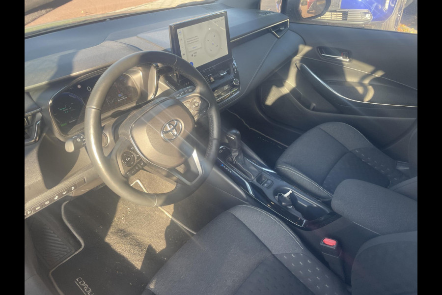 Toyota Corolla Hybrid 140 Business | Stuur-/& Stoelverwarming | Apple Carplay & AndriodAUTO | Navigatie