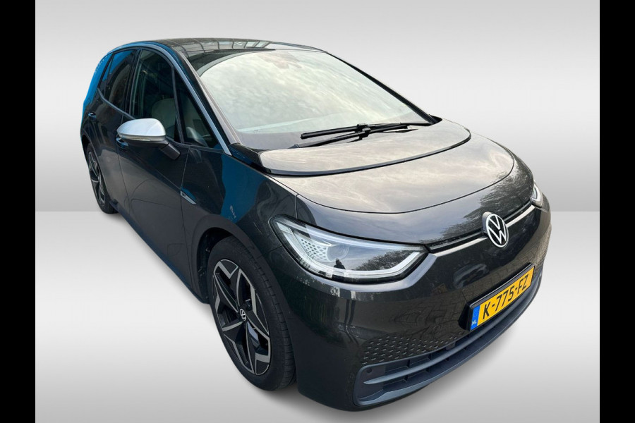 Volkswagen ID.3 First Plus 58 kWh / SOH 92,5% / Camera / Keyless / Matrix LED / Interieurvoorverwarming / 19'' / DAB / 19'' / Navigatie / ACC