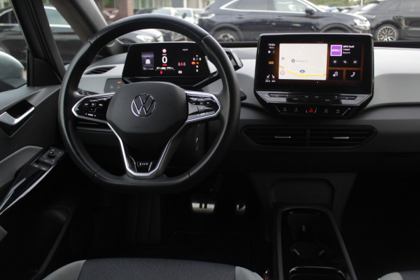 Volkswagen ID.3 First Plus 58 kWh / SOH 92,5% / Camera / Keyless / Matrix LED / Interieurvoorverwarming / 19'' / DAB / 19'' / Navigatie / ACC