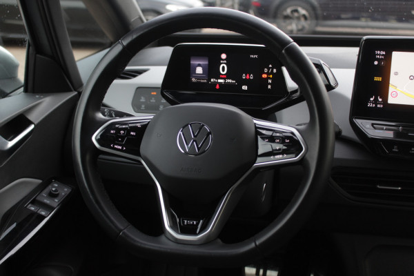 Volkswagen ID.3 First Plus 58 kWh / SOH 92,5% / Camera / Keyless / Matrix LED / Interieurvoorverwarming / 19'' / DAB / 19'' / Navigatie / ACC