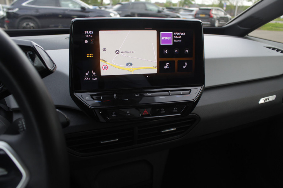 Volkswagen ID.3 First Plus 58 kWh / SOH 92,5% / Camera / Keyless / Matrix LED / Interieurvoorverwarming / 19'' / DAB / 19'' / Navigatie / ACC