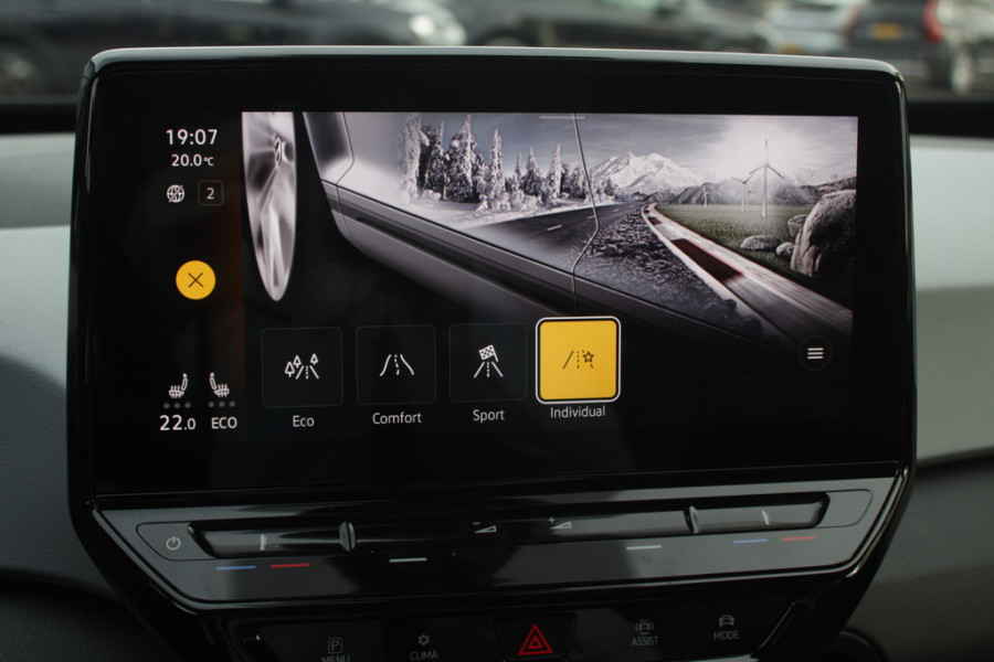 Volkswagen ID.3 First Plus 58 kWh / SOH 92,5% / Camera / Keyless / Matrix LED / Interieurvoorverwarming / 19'' / DAB / 19'' / Navigatie / ACC