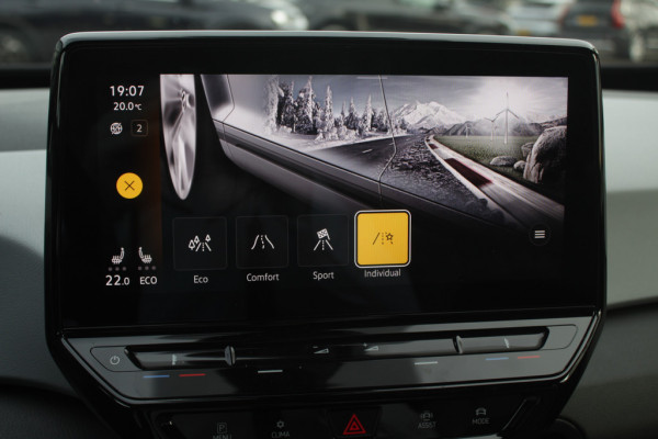 Volkswagen ID.3 First Plus 58 kWh / SOH 92,5% / Camera / Keyless / Matrix LED / Interieurvoorverwarming / 19'' / DAB / 19'' / Navigatie / ACC