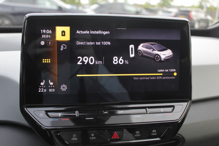 Volkswagen ID.3 First Plus 58 kWh / SOH 92,5% / Camera / Keyless / Matrix LED / Interieurvoorverwarming / 19'' / DAB / 19'' / Navigatie / ACC