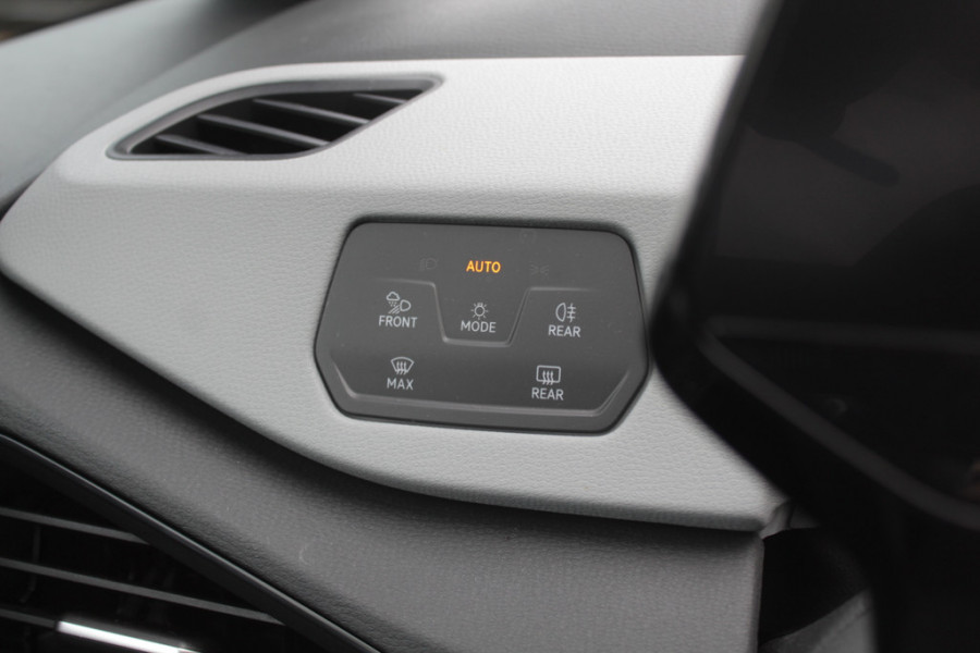 Volkswagen ID.3 First Plus 58 kWh / SOH 92,5% / Camera / Keyless / Matrix LED / Interieurvoorverwarming / 19'' / DAB / 19'' / Navigatie / ACC