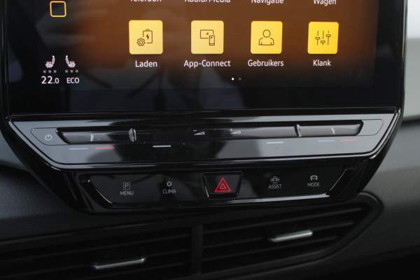 Volkswagen ID.3 First Plus 58 kWh / SOH 92,5% / Camera / Keyless / Matrix LED / Interieurvoorverwarming / 19'' / DAB / 19'' / Navigatie / ACC