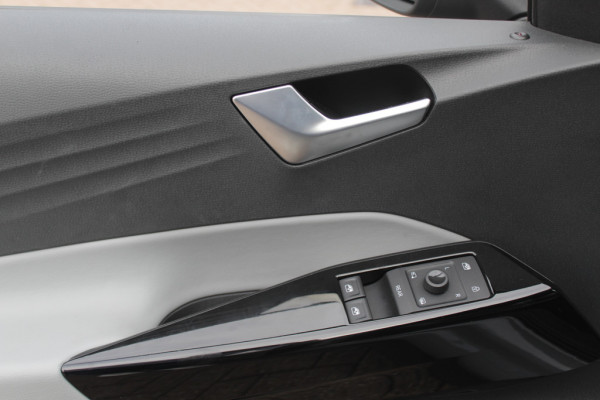 Volkswagen ID.3 First Plus 58 kWh / SOH 92,5% / Camera / Keyless / Matrix LED / Interieurvoorverwarming / 19'' / DAB / 19'' / Navigatie / ACC