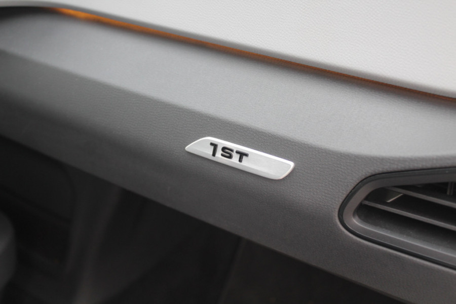 Volkswagen ID.3 First Plus 58 kWh / SOH 92,5% / Camera / Keyless / Matrix LED / Interieurvoorverwarming / 19'' / DAB / 19'' / Navigatie / ACC
