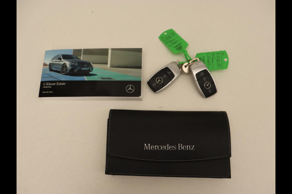 Mercedes-Benz C-Klasse 300e AMG Limited | Panoramadak | 360 Camera | Stoelverwarming | Carplay | Matrix LED | Leder/Alcantara | Navigatie | Park Assist | Sfeerverlichting | PHEV | Plug In Mercedes-Benz C-Klasse 300e AMG Limited | Panoramadak | 360 Camera | Stoelverwarming | Carplay | Matrix LED | Leder/Alcantara | Navigatie | Park Assist | Sfeerverlichting | PHEV | Plug In
