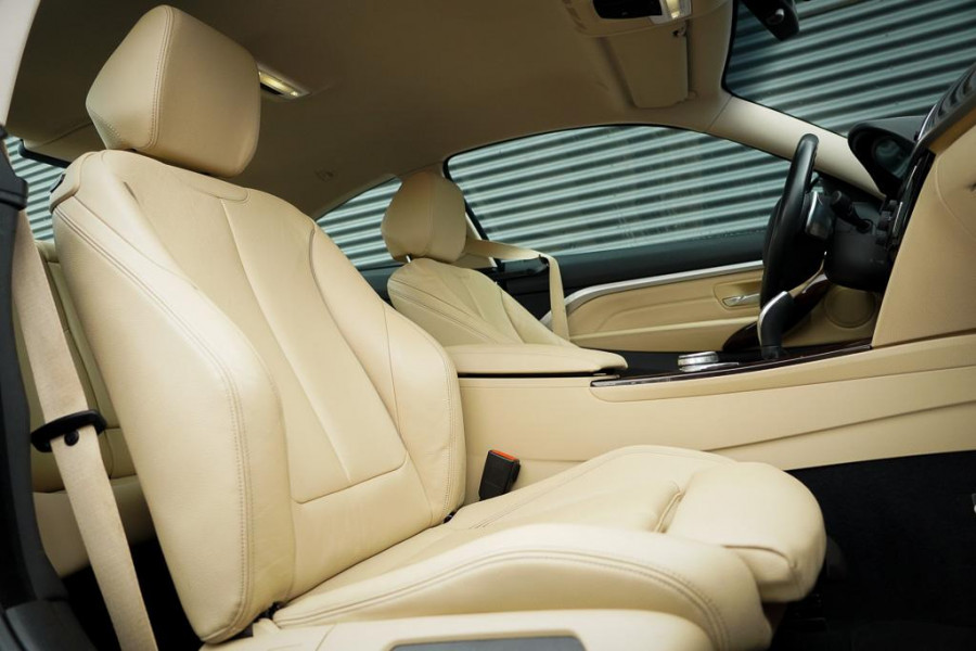 BMW 4 Serie Coupé 430i High Executive / Leder / Navi Prof