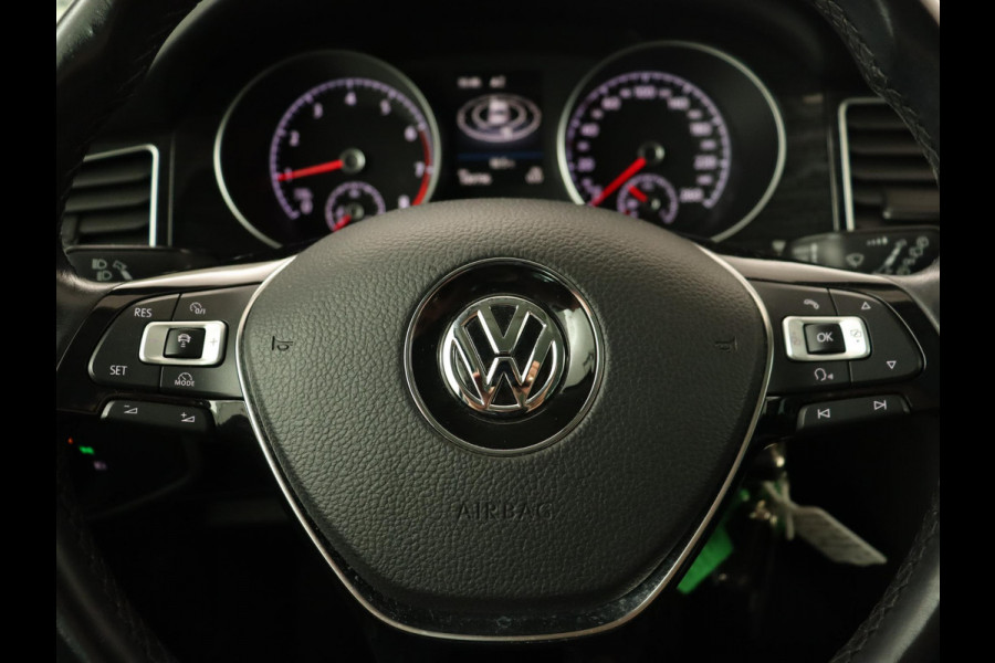 Volkswagen Golf Sportsvan 1.5 TSI Highline Edition | Stoelverwarming | Trekhaak | Massage | Camera | Carplay | Full LED | Adaptive cruise | Navigatie | Climate control