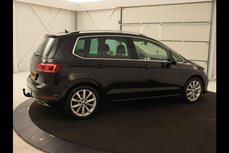 Volkswagen Golf Sportsvan 1.5 TSI Highline Edition | Stoelverwarming | Trekhaak | Massage | Camera | Carplay | Full LED | Adaptive cruise | Navigatie | Climate control