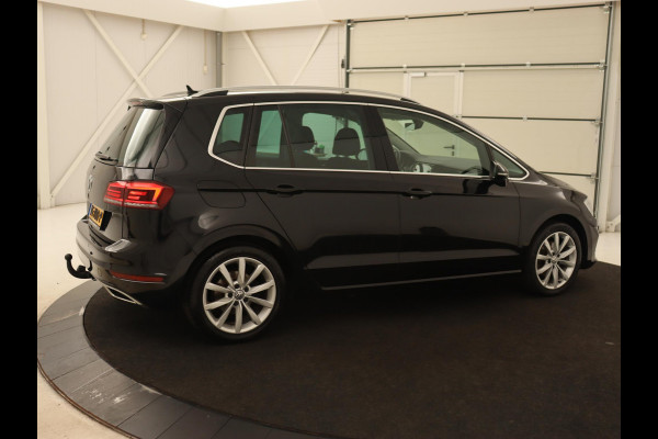 Volkswagen Golf Sportsvan 1.5 TSI Highline Edition | Stoelverwarming | Trekhaak | Massage | Camera | Carplay | Full LED | Adaptive cruise | Navigatie | Climate control