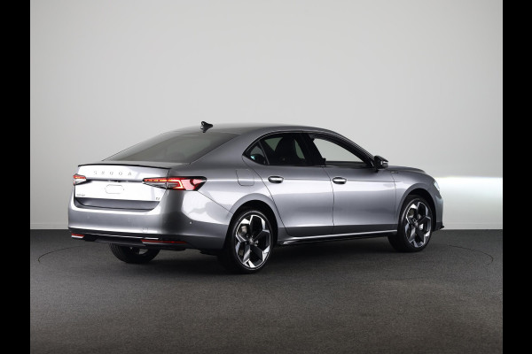 Škoda Superb Sportline Business PHEV 1.5 TSI 204 pk 6 vers. DSG | Canton | 19 inch lichtmetalen velgen | Travel assist plus | Winterpakket