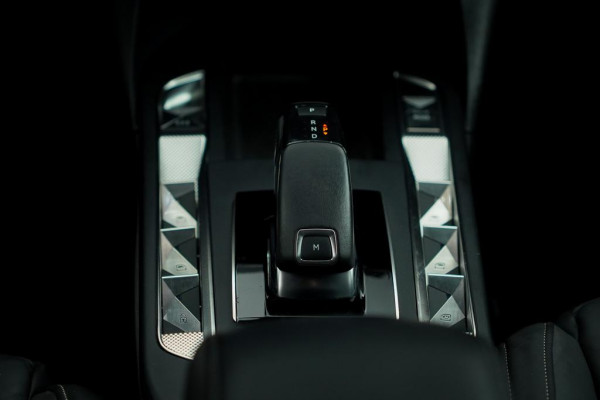 DS DS 3 Crossback 1.2 PureTech Grand Chic / Opera / Aut / Adaptive Cruise / Carplay / Leder DS DS 3 Crossback 1.2 PureTech Grand Chic / Opera / Aut / Adaptive Cruise / Carplay / Leder